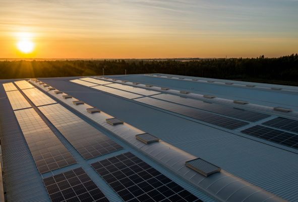 Installation de Panneaux Solaires sur Toitures Industrielles, Commerciales ou Tertiaires