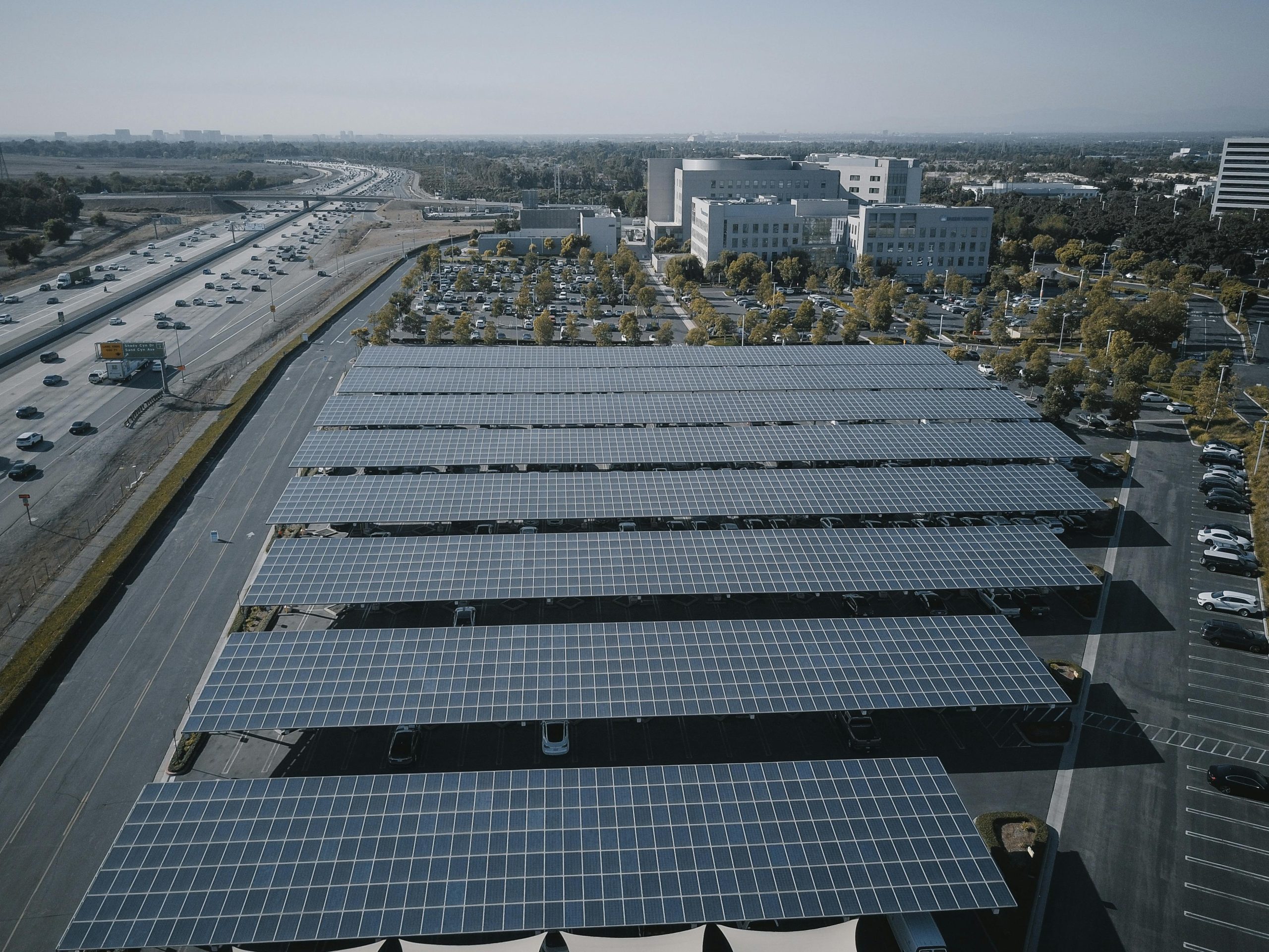 Les panneaux solaires : une solution durable pour une énergie 100 % propre et renouvelable