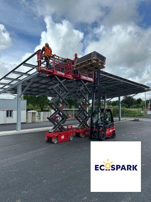 Installation Ombrière Parking d'un Supermarché par Ecospark