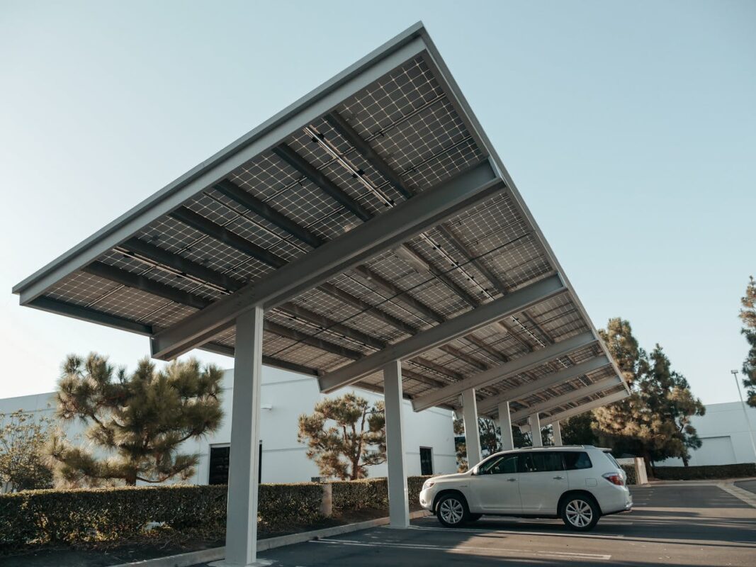 Ombrière Parking - Réglementation photovoltaïque 2026 par Ecospark